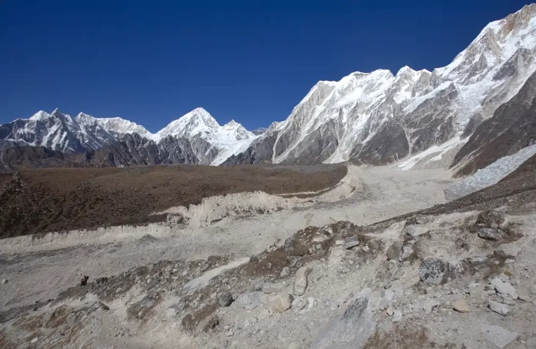 Larke Pass crossing at 5,160m on the Manaslu Circuit with panoramic mountain views